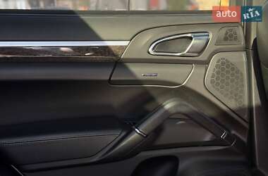 Внедорожник / Кроссовер Porsche Cayenne 2011 в 