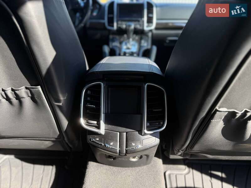 Внедорожник / Кроссовер Porsche Cayenne 2011 в Киеве