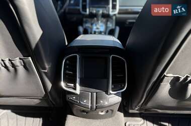 Внедорожник / Кроссовер Porsche Cayenne 2011 в 
