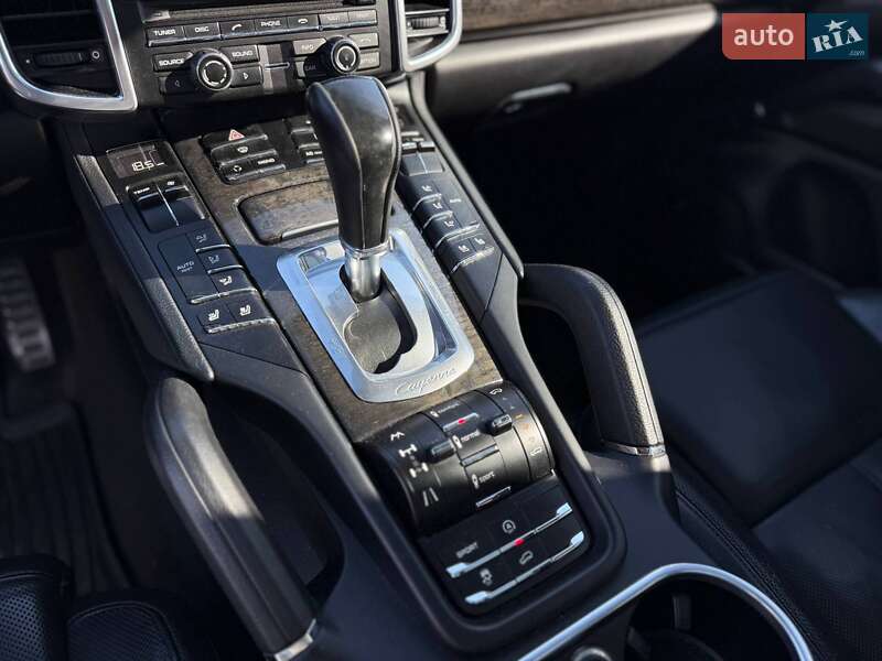 Внедорожник / Кроссовер Porsche Cayenne 2011 в Киеве