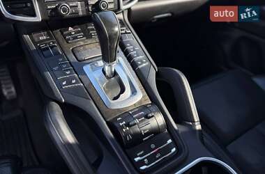 Внедорожник / Кроссовер Porsche Cayenne 2011 в 