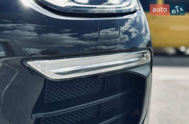 Внедорожник / Кроссовер Porsche Cayenne 2017 в 