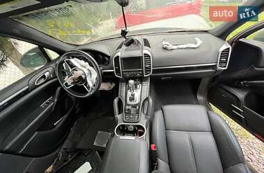 Внедорожник / Кроссовер Porsche Cayenne 2015 в 