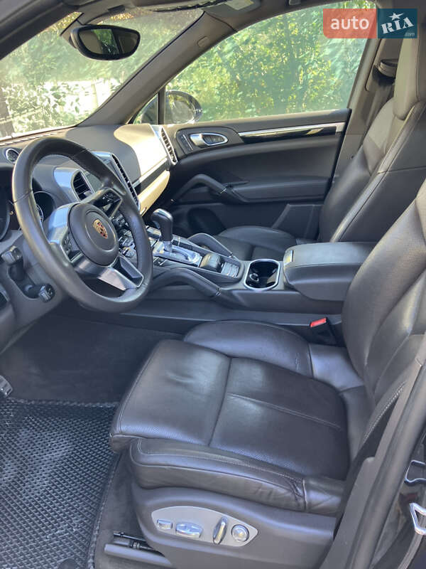 Позашляховик / Кросовер Porsche Cayenne 2017 в Кам'янець-Подільському