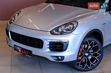 Позашляховик / Кросовер Porsche Cayenne 2015 в 