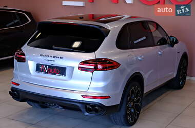 Позашляховик / Кросовер Porsche Cayenne 2015 в 