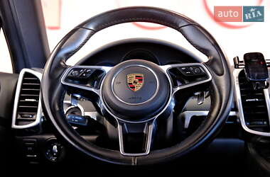 Позашляховик / Кросовер Porsche Cayenne 2015 в 