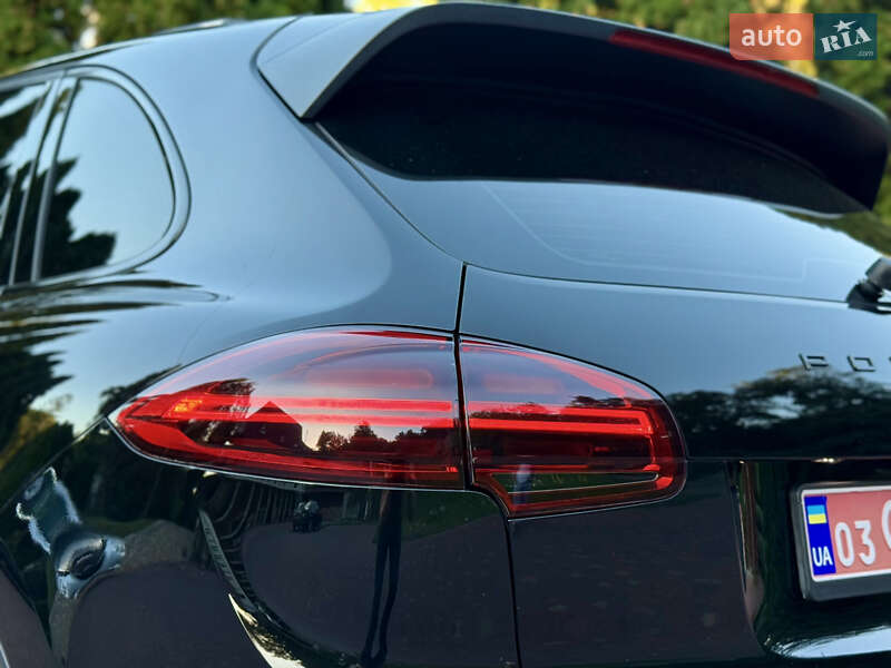 Внедорожник / Кроссовер Porsche Cayenne 2015 в Тернополе
