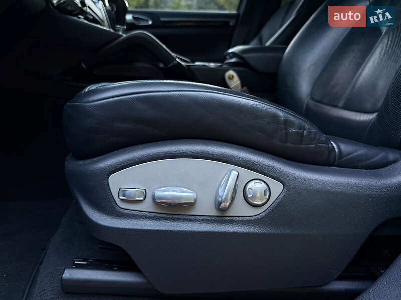 Внедорожник / Кроссовер Porsche Cayenne 2015 в Тернополе