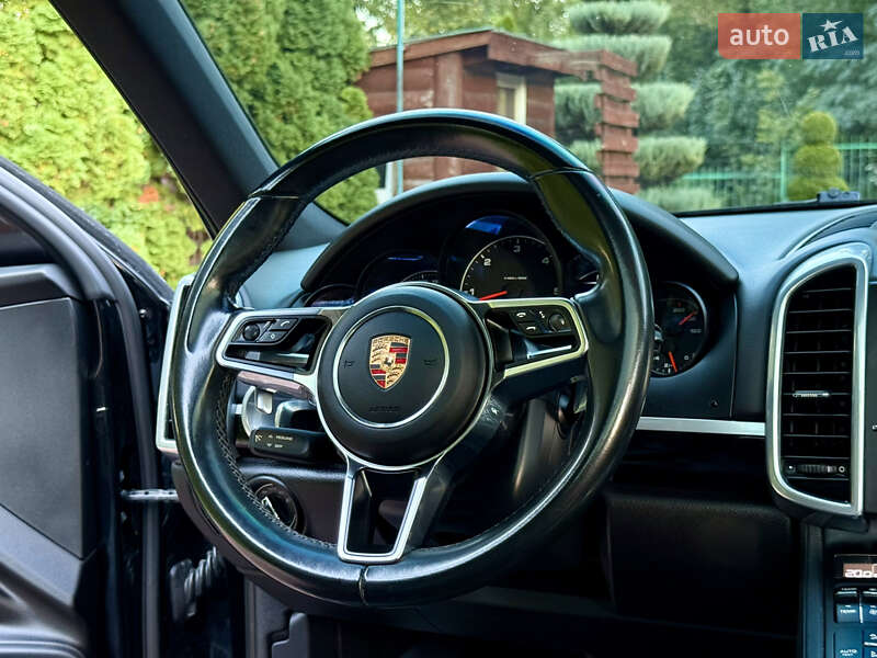 Внедорожник / Кроссовер Porsche Cayenne 2015 в Тернополе