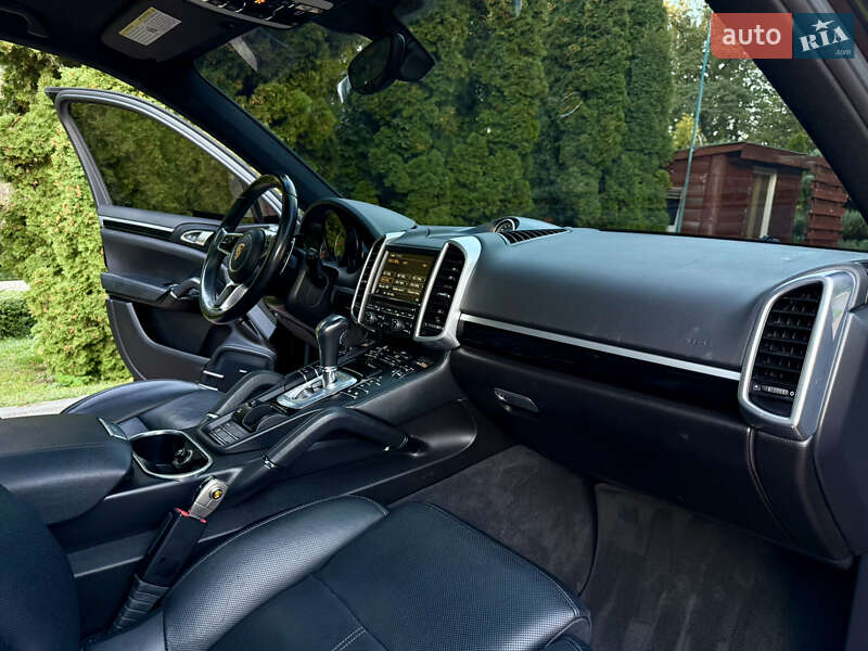 Внедорожник / Кроссовер Porsche Cayenne 2015 в Тернополе