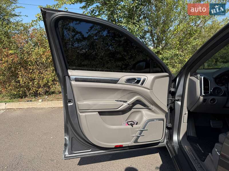 Внедорожник / Кроссовер Porsche Cayenne 2010 в Кривом Роге