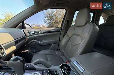 Позашляховик / Кросовер Porsche Cayenne 2010 в 