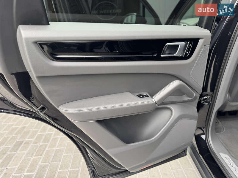 Позашляховик / Кросовер Porsche Cayenne 2018 в Мукачевому