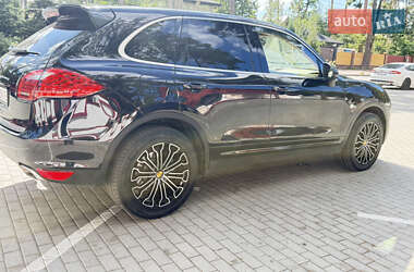 Внедорожник / Кроссовер Porsche Cayenne 2012 в 