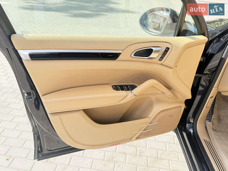 Внедорожник / Кроссовер Porsche Cayenne 2012 в Киеве фото 26 Внедорожник / Кроссовер Porsche Cayenne 2012 в Киеве