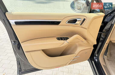 Внедорожник / Кроссовер Porsche Cayenne 2012 в 
