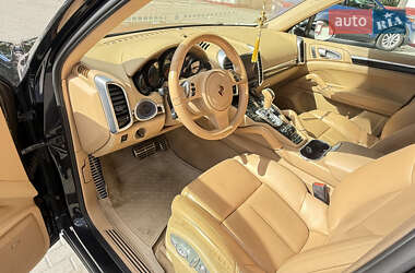 Внедорожник / Кроссовер Porsche Cayenne 2012 в 