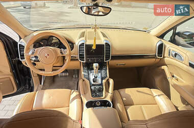 Внедорожник / Кроссовер Porsche Cayenne 2012 в 