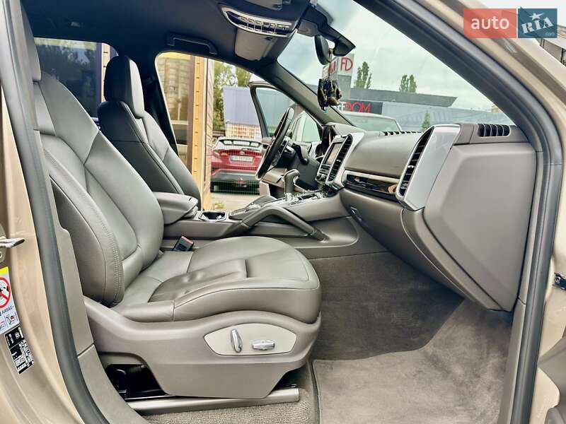 Внедорожник / Кроссовер Porsche Cayenne 2015 в Киеве фото 28 Внедорожник / Кроссовер Porsche Cayenne 2015 в Киеве