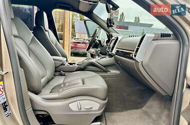 Внедорожник / Кроссовер Porsche Cayenne 2015 в 
