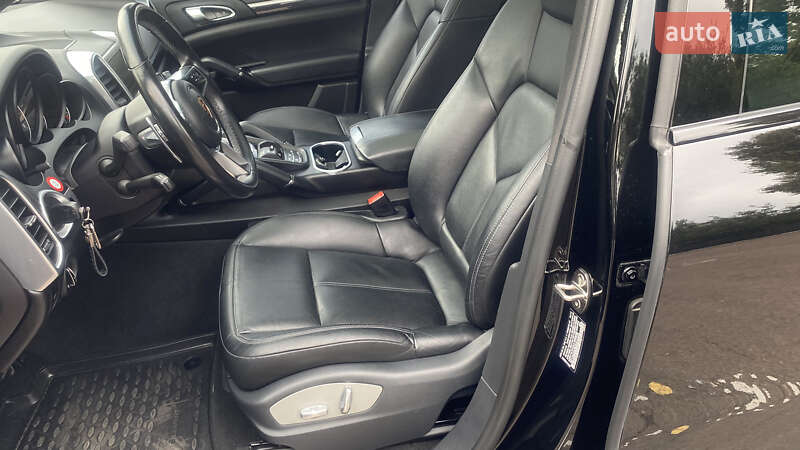 Позашляховик / Кросовер Porsche Cayenne 2016 в Чернігові