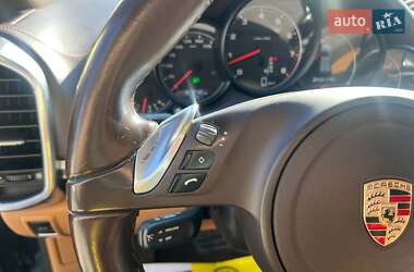 Внедорожник / Кроссовер Porsche Cayenne 2012 в 