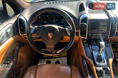 Внедорожник / Кроссовер Porsche Cayenne 2012 в 
