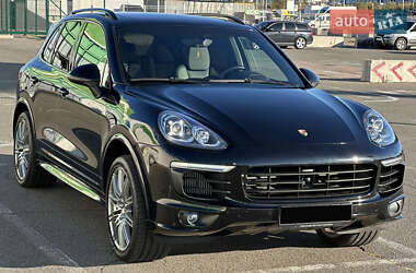 Внедорожник / Кроссовер Porsche Cayenne 2015 в 