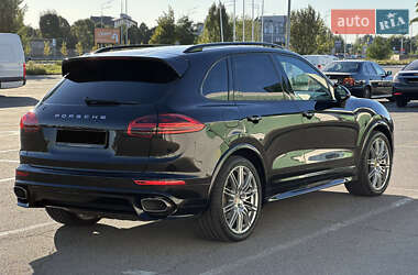Внедорожник / Кроссовер Porsche Cayenne 2015 в 