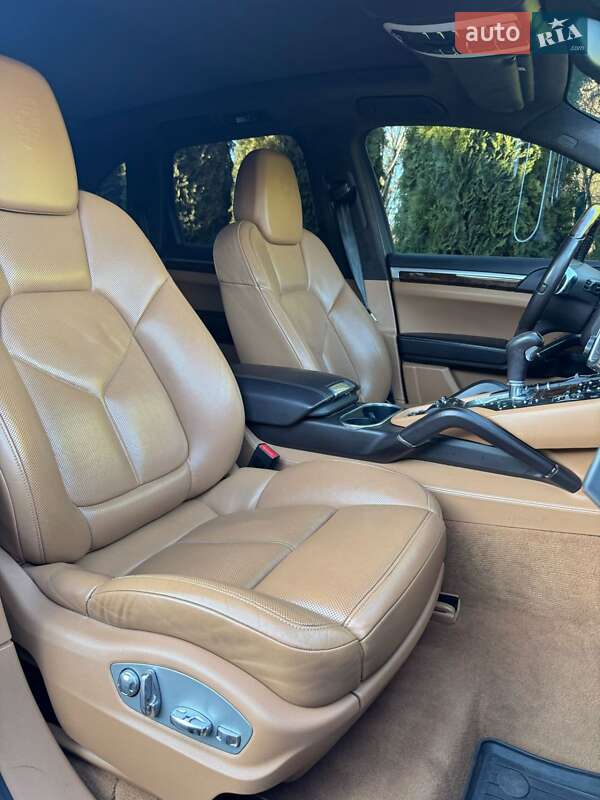 Внедорожник / Кроссовер Porsche Cayenne 2013 в Коростене