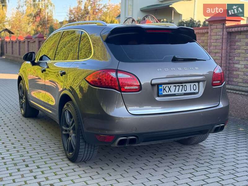 Внедорожник / Кроссовер Porsche Cayenne 2013 в Коростене