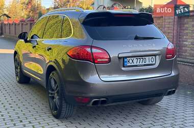 Позашляховик / Кросовер Porsche Cayenne 2013 в 