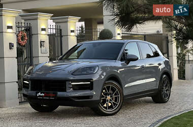Позашляховик / Кросовер Porsche Cayenne 2023 в 