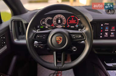 Позашляховик / Кросовер Porsche Cayenne 2023 в 