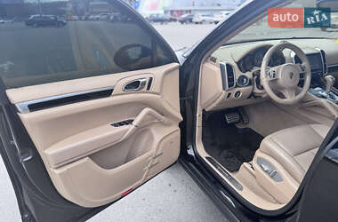 Внедорожник / Кроссовер Porsche Cayenne 2014 в 