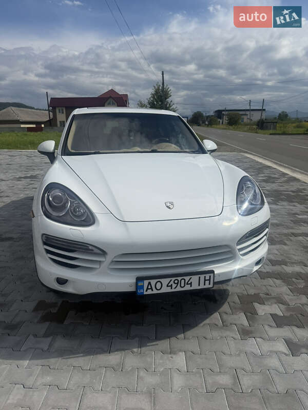 Позашляховик / Кросовер Porsche Cayenne 2013 в Тячеві