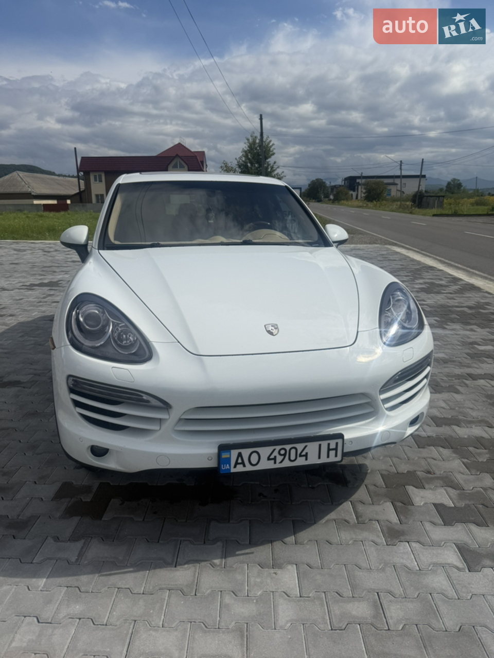 Автомобіль в дуже хорошому стані, замінено масло та фільтри, в 220 тис. км. пробігу, замінено цеп ГРМ, масляний насос, теплообмінник, жодних нюансів, все працює. Нова зимова резина та  практично нова літня резина, що придбана в кінці весни, проїхала близько 3000 км. Їздить жінка, можливий обмін, на менший кросовер, або седан бізнес-класу, з невеликою доплатою. Можливий торг.