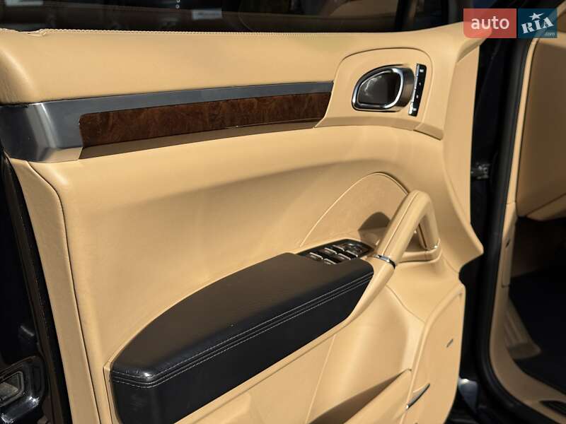 Позашляховик / Кросовер Porsche Cayenne 2012 в Дніпрі
