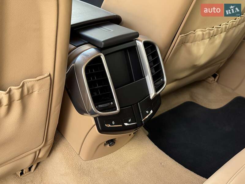 Позашляховик / Кросовер Porsche Cayenne 2012 в Дніпрі