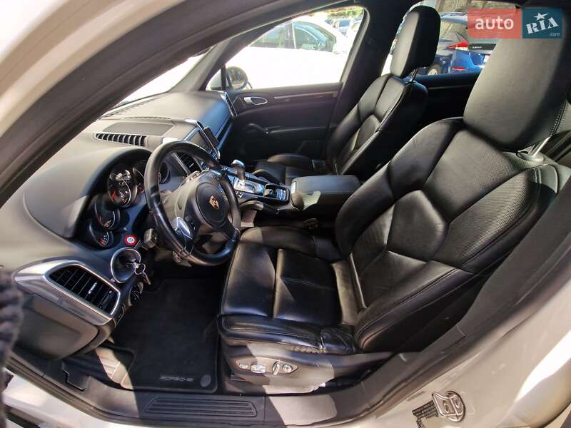 Внедорожник / Кроссовер Porsche Cayenne 2011 в Одессе