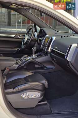 Внедорожник / Кроссовер Porsche Cayenne 2011 в 