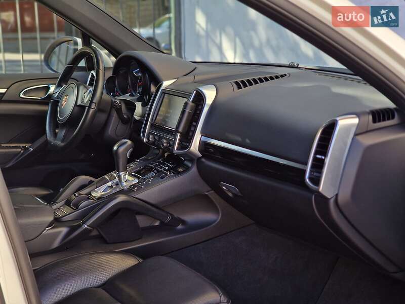 Внедорожник / Кроссовер Porsche Cayenne 2011 в Одессе