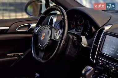 Внедорожник / Кроссовер Porsche Cayenne 2011 в 