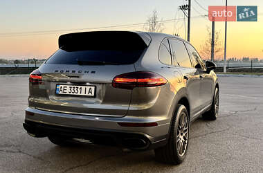 Внедорожник / Кроссовер Porsche Cayenne 2015 в 