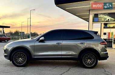 Внедорожник / Кроссовер Porsche Cayenne 2015 в 