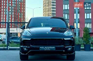 Позашляховик / Кросовер Porsche Cayenne 2016 в 