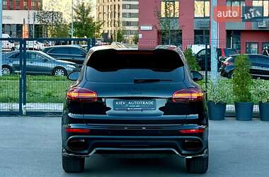Позашляховик / Кросовер Porsche Cayenne 2016 в 