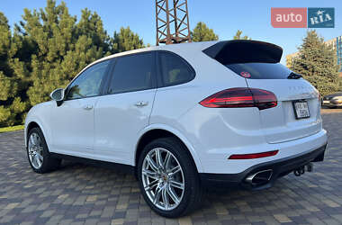 Позашляховик / Кросовер Porsche Cayenne 2016 в 