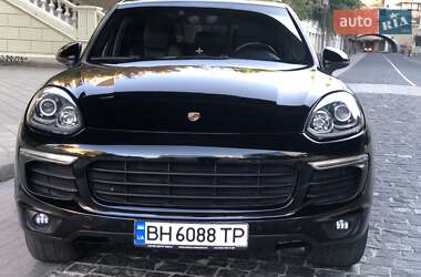 Внедорожник / Кроссовер Porsche Cayenne 2015 в 